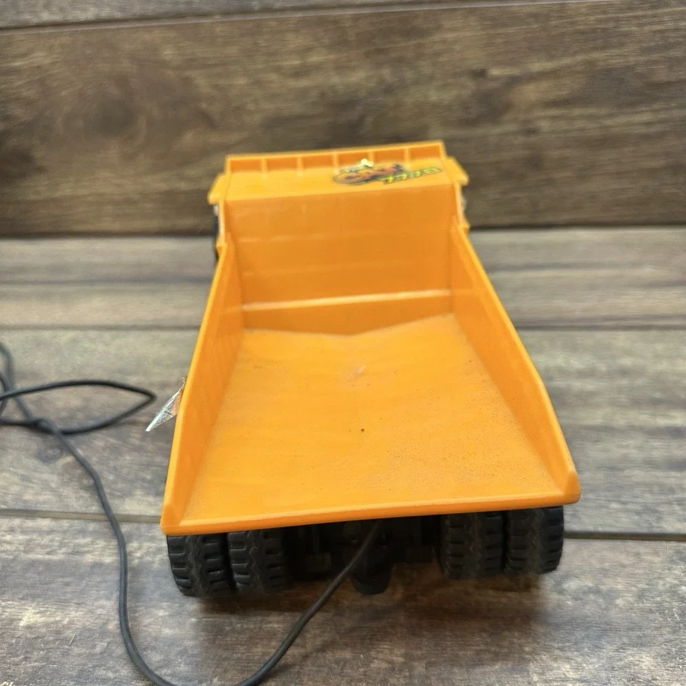 1987‎ The Cat 777b Remote Control